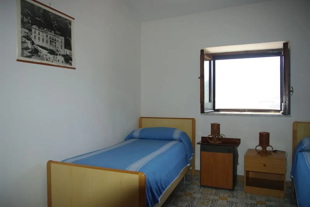 Classic Double room with mountain view (full double bed)
