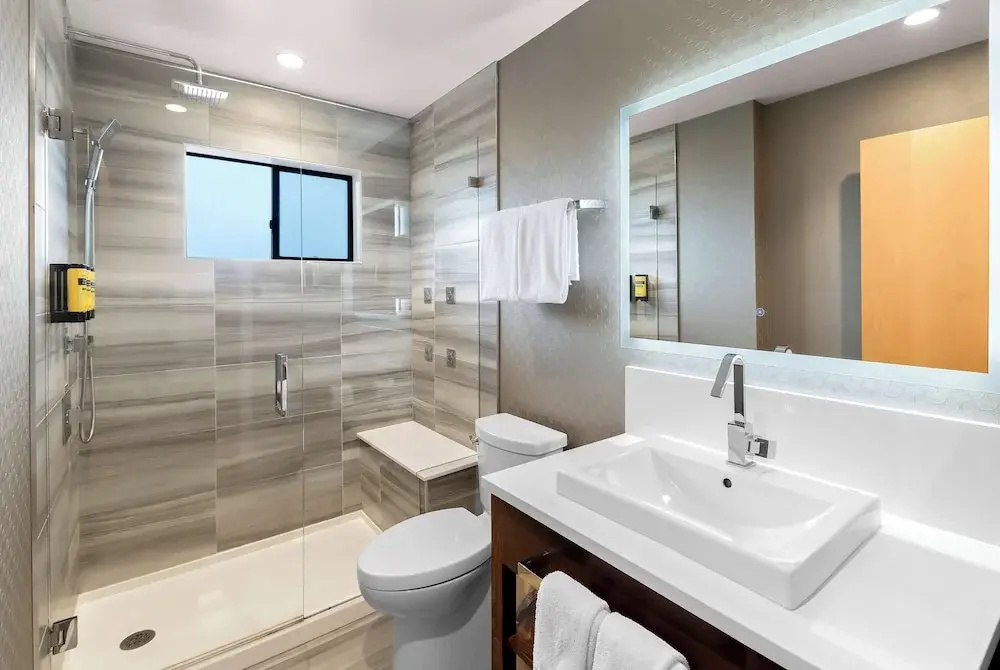 Double Penthouse Suite with harbour view (full double bed)