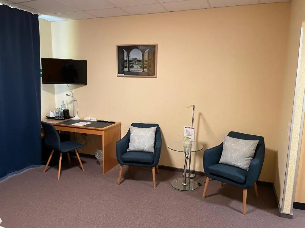 Business Double room (full double bed)