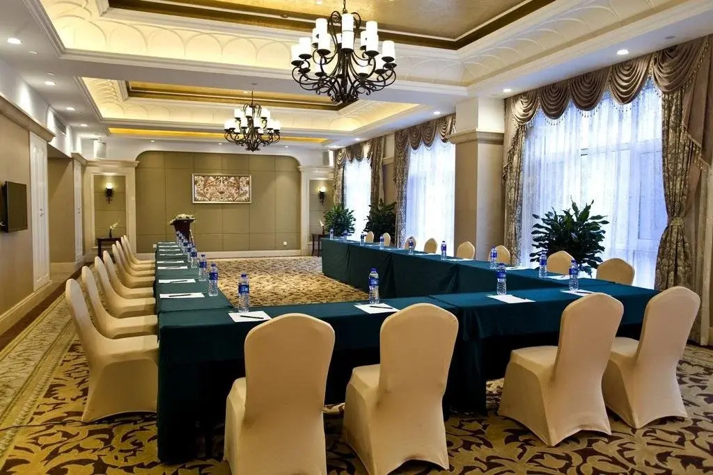 Zhongcheng Holiday Hotel - фото 9