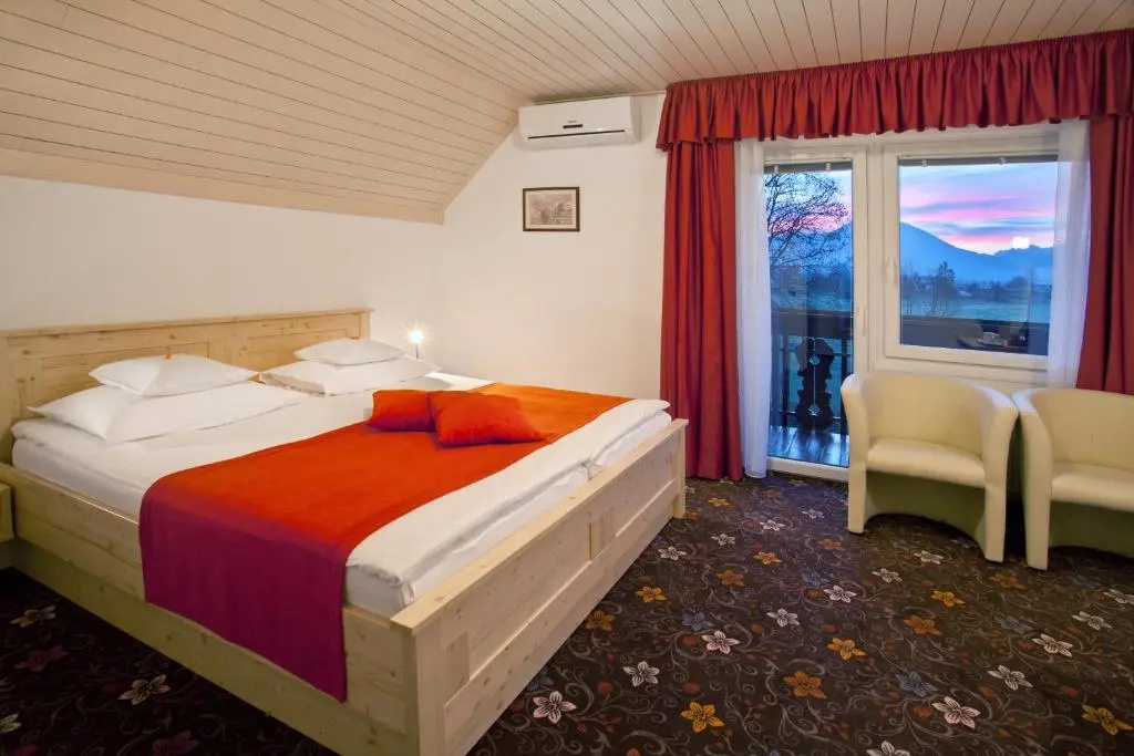 Standard Triple room with balcony