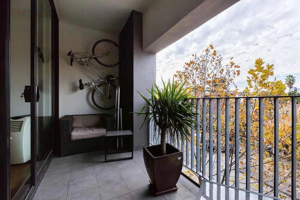Cleo, 1BDR St Kilda Apartment