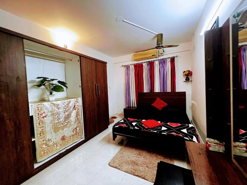 Delightful 2BHK with private veranda in the city.