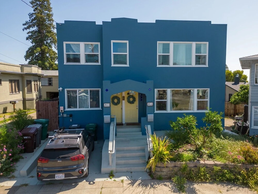 Centrally Located Bright 2 Bedroom 2 Duplex by Redawning