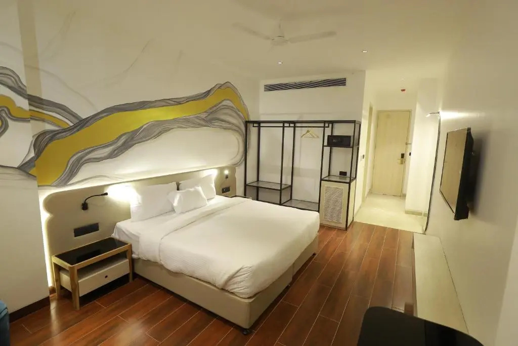 Deluxe Double room (full double bed)