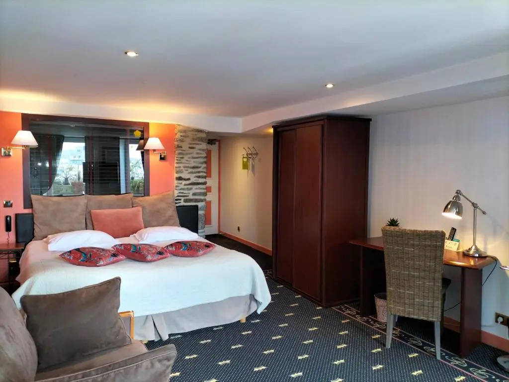 Superior Double room with harbour view (full double bed)