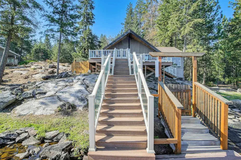 Spokane River Access & Fire Pit: Post Falls Cabin