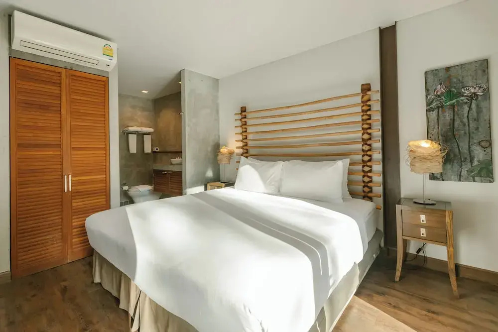Standard Double room with balcony (full double bed)