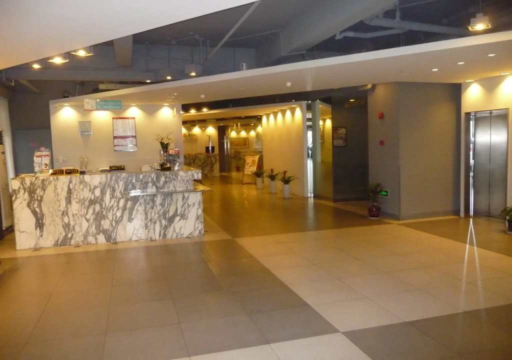 Lobby & Reception