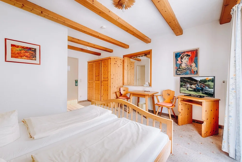 Classic Double room (full double bed)