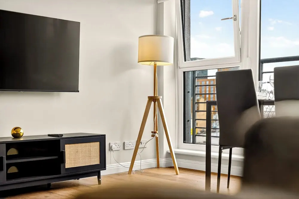 Stylish 2 Bed 2 Bathrooms Free Parking