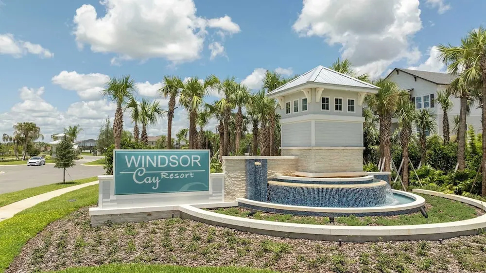 Luxurious Townhouse w/ Private Pool Near Attractions