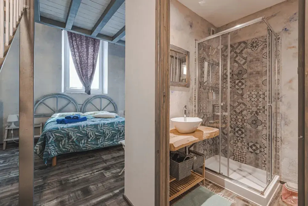 Comfort room