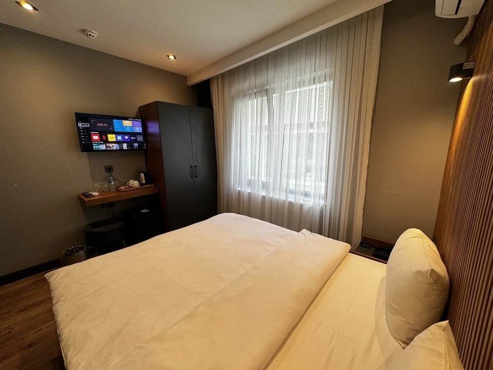 Economy room