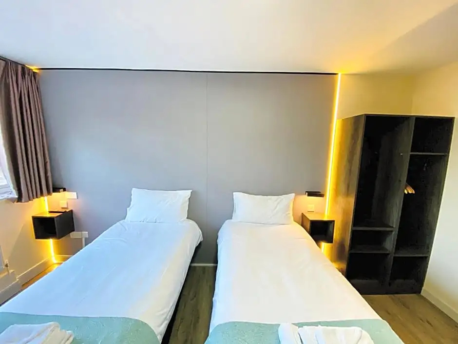 Almond Tree Hotel - Chambres