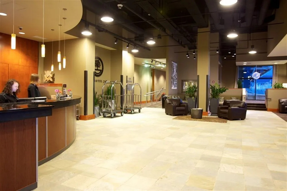 Lobby & Reception
