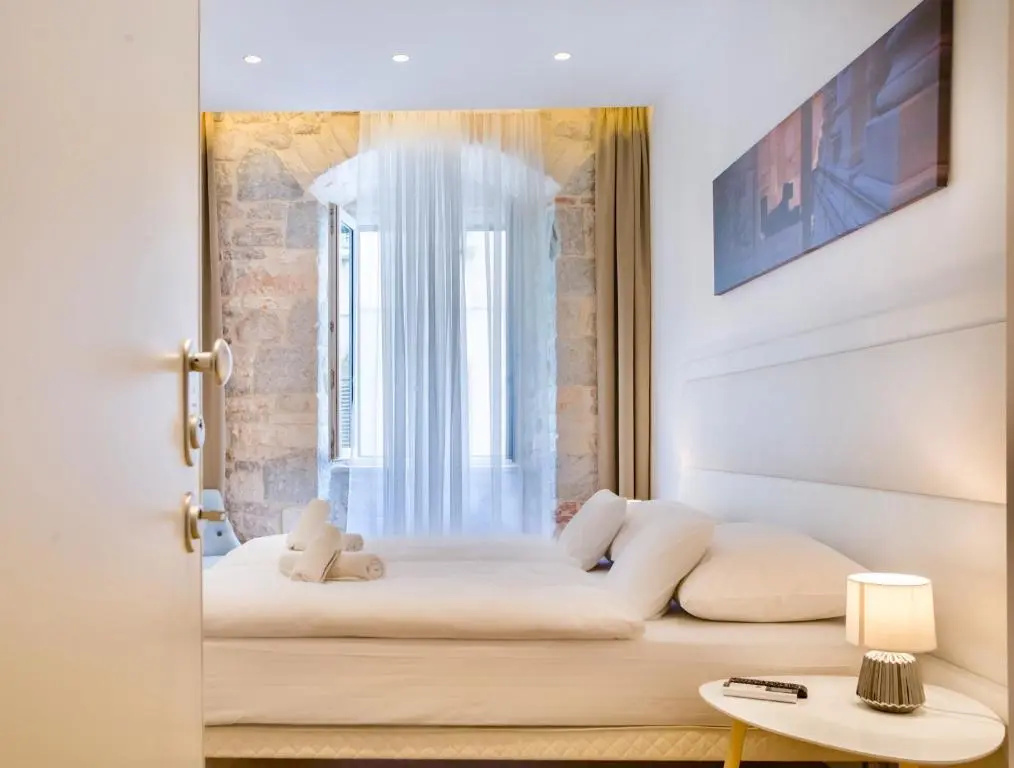 Deluxe Double room with sea view (full double bed)