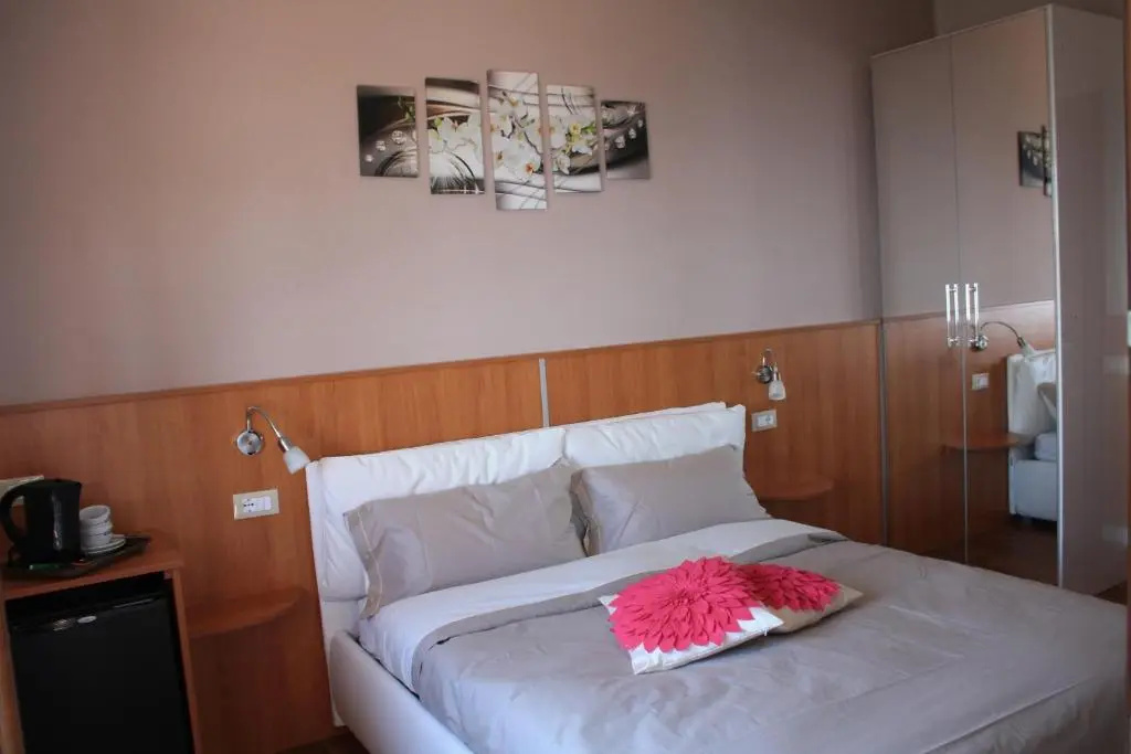 Standard Double room with balcony (full double bed)