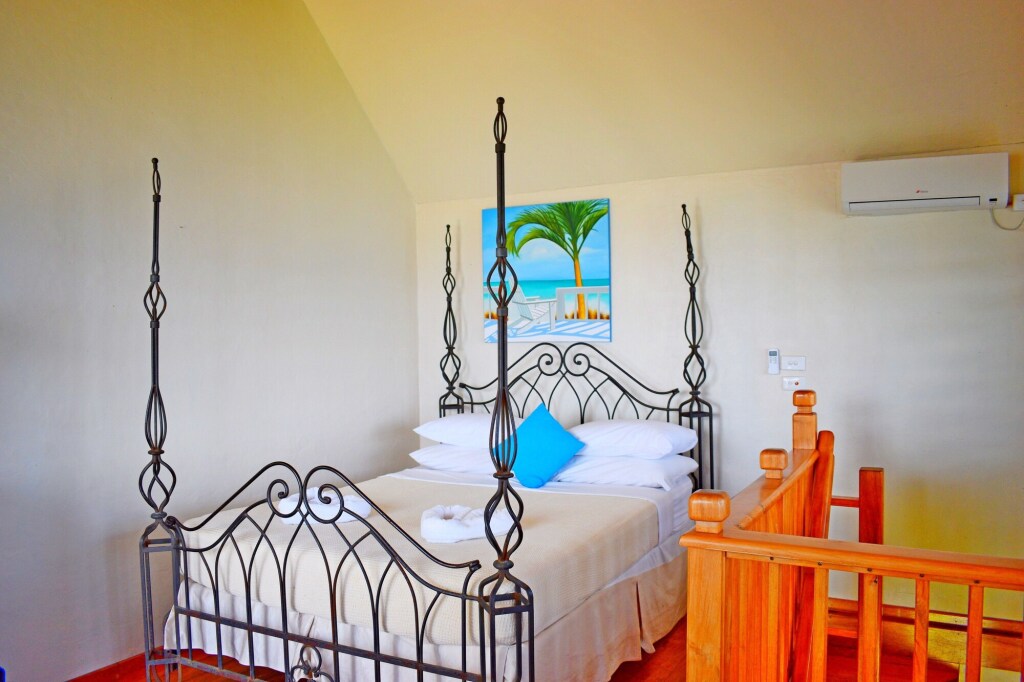 Hideaway Island & Marine Sanctuary Resort by null