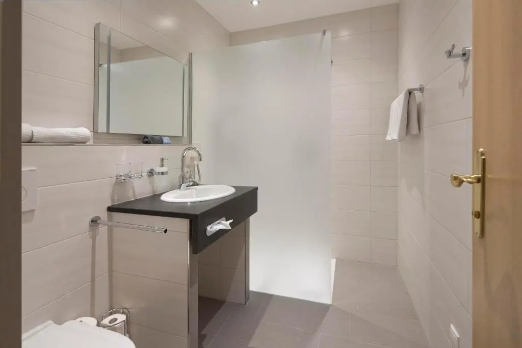Standard Double room with balcony (full double bed)