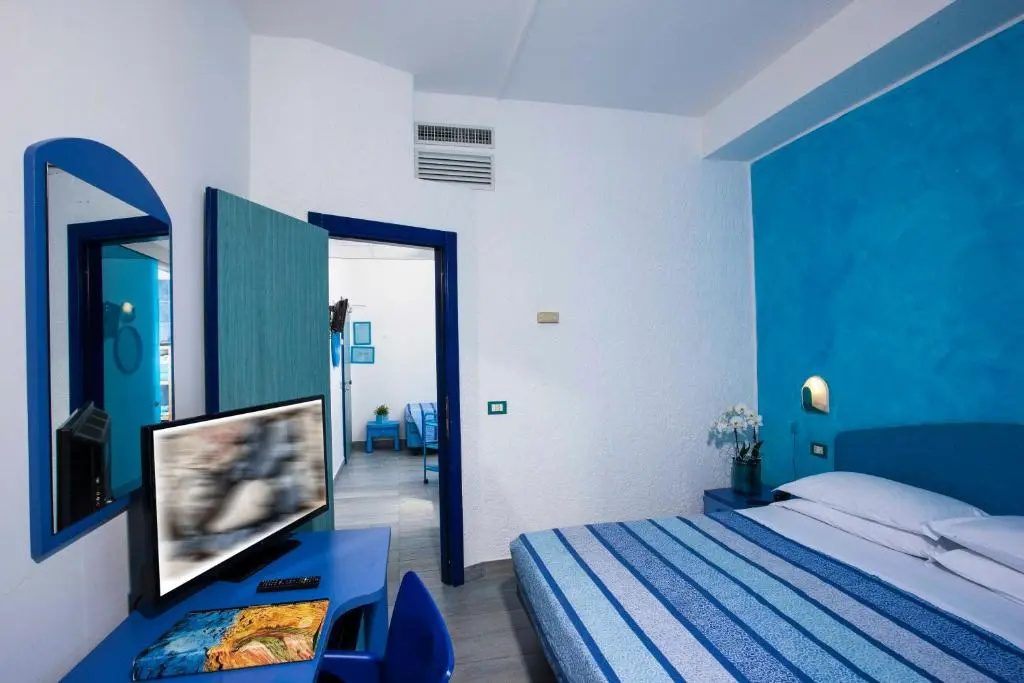 Standard Quadruple room with sea view