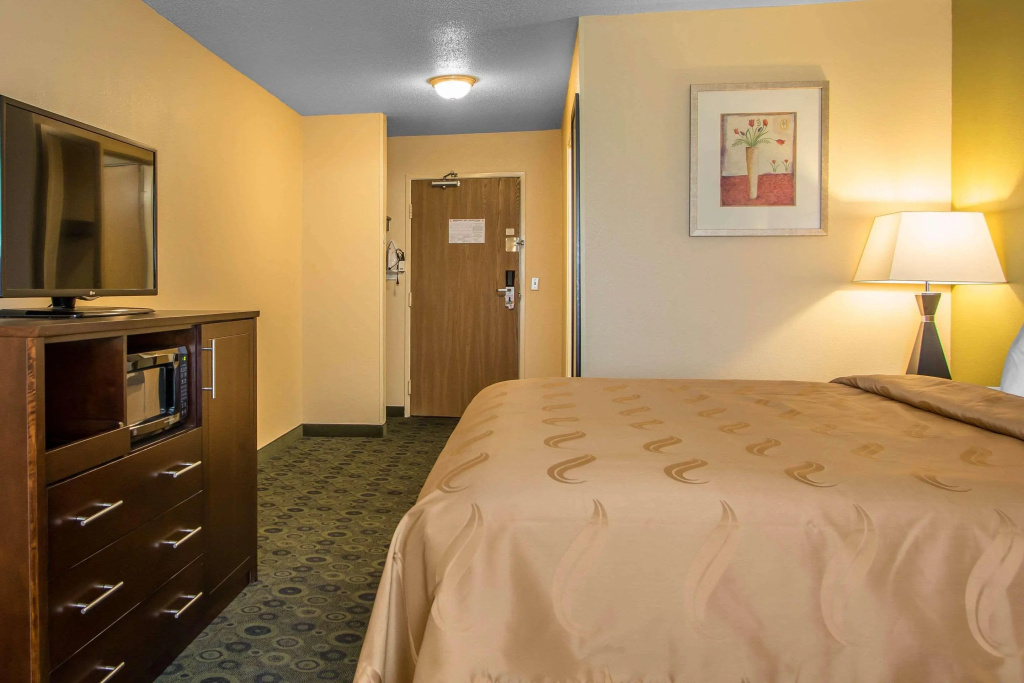 Quality Inn & Suites Bloomington I-55 and I-74 — фото 4