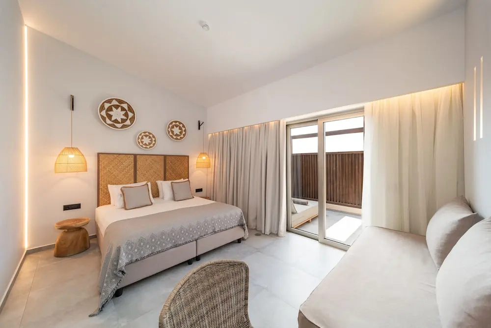Deluxe Double room with balcony (full double bed)
