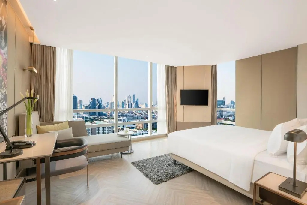 Grand Deluxe Corner Double room (full double bed)