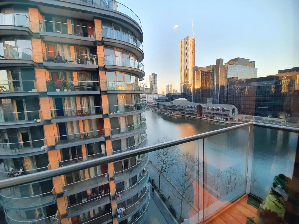 1 Bed Suite, Waterside, Canary Wharf
