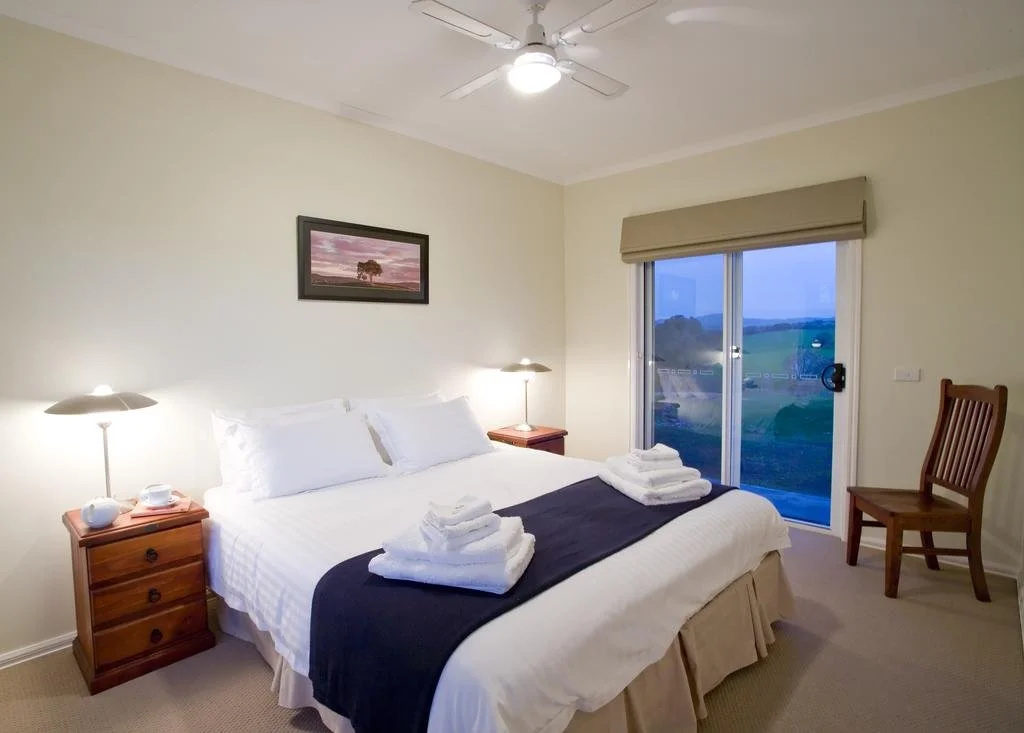 Hut on the Hill Bed & Breakfast