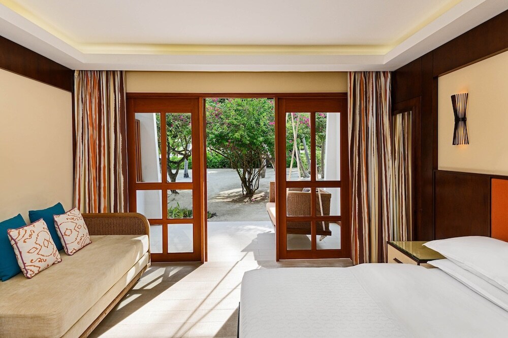 Sheraton Maldives Full Moon Resort & Spa