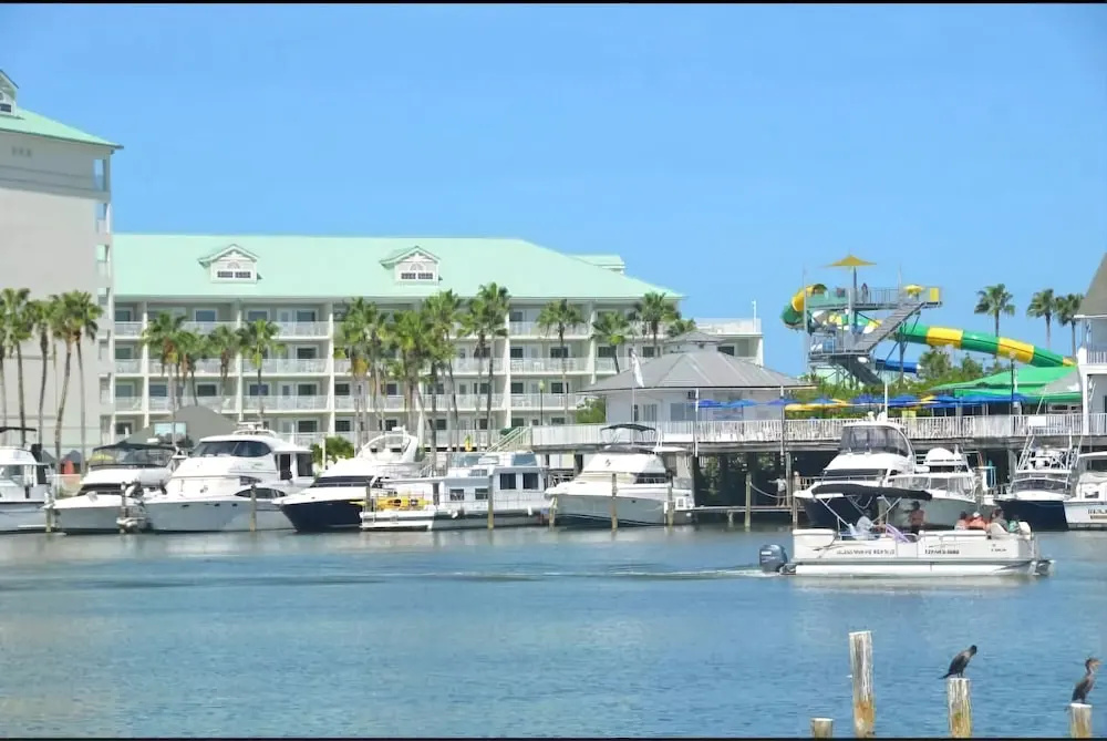 Harbour Club Condos
