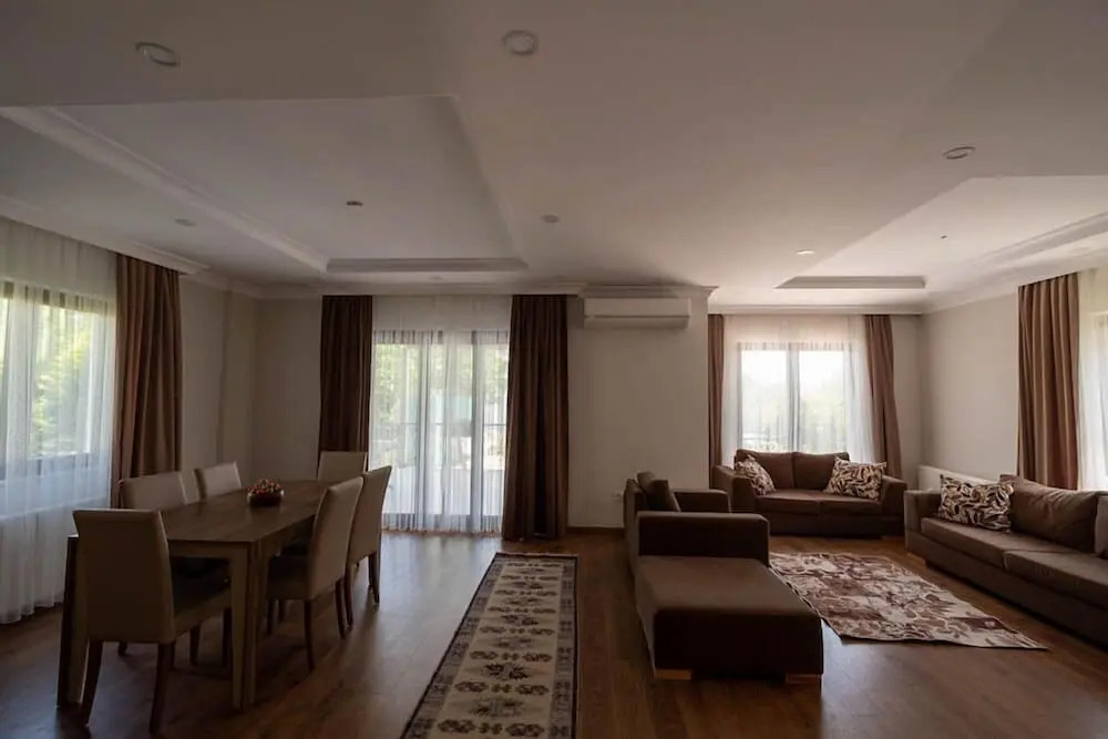 Вилла с 4 комнатами с балконом в Guzel Evler Family Resort