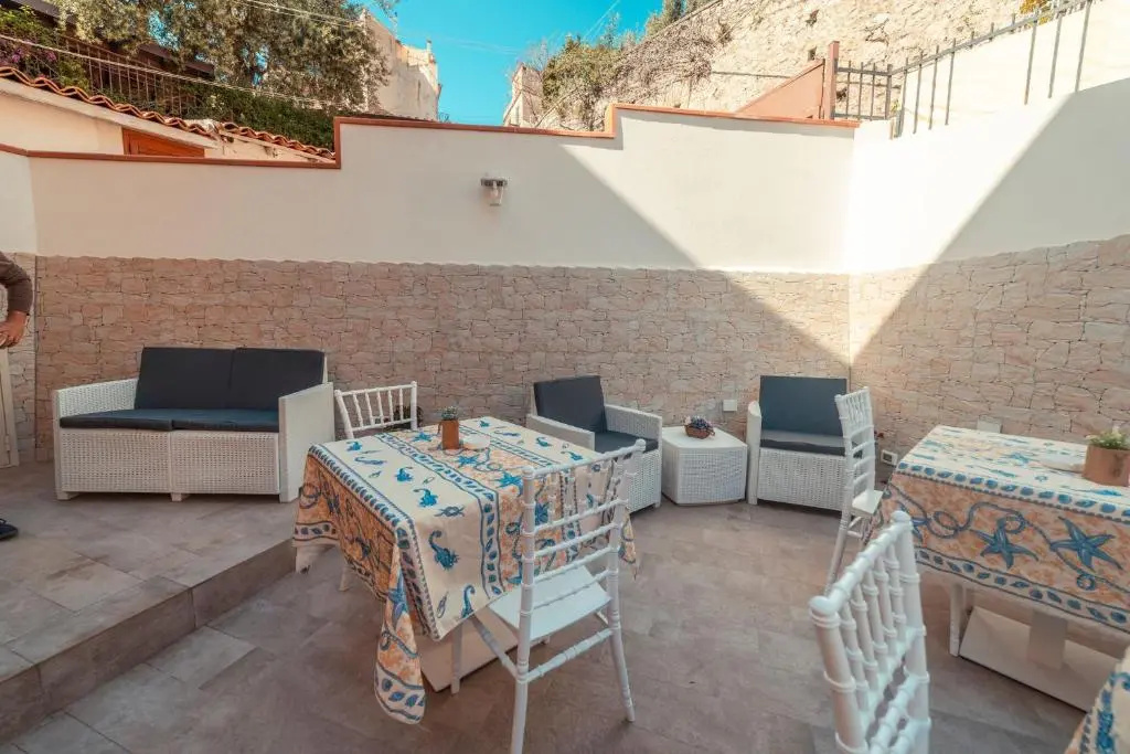 3 Bedrooms Apartment