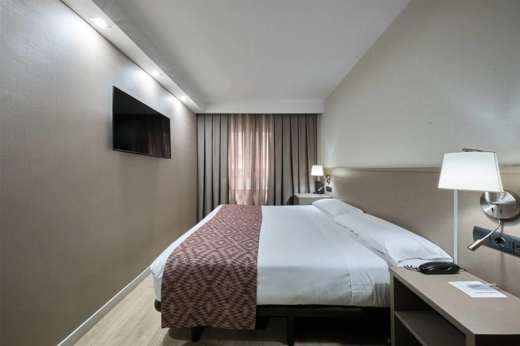 Catalonia Park Güell — фото 6