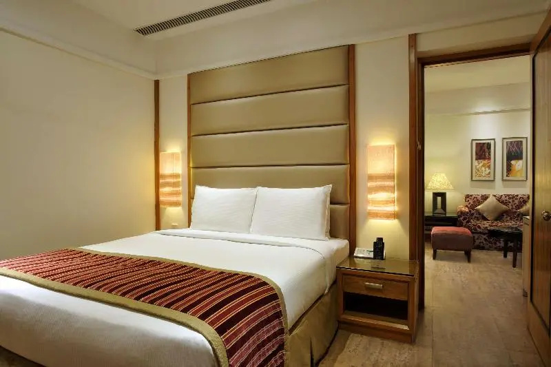 1 Bedroom Suite with balcony and with pool view
