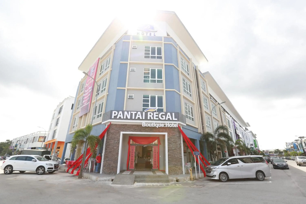 Pantai Regal Hotel - фото 14