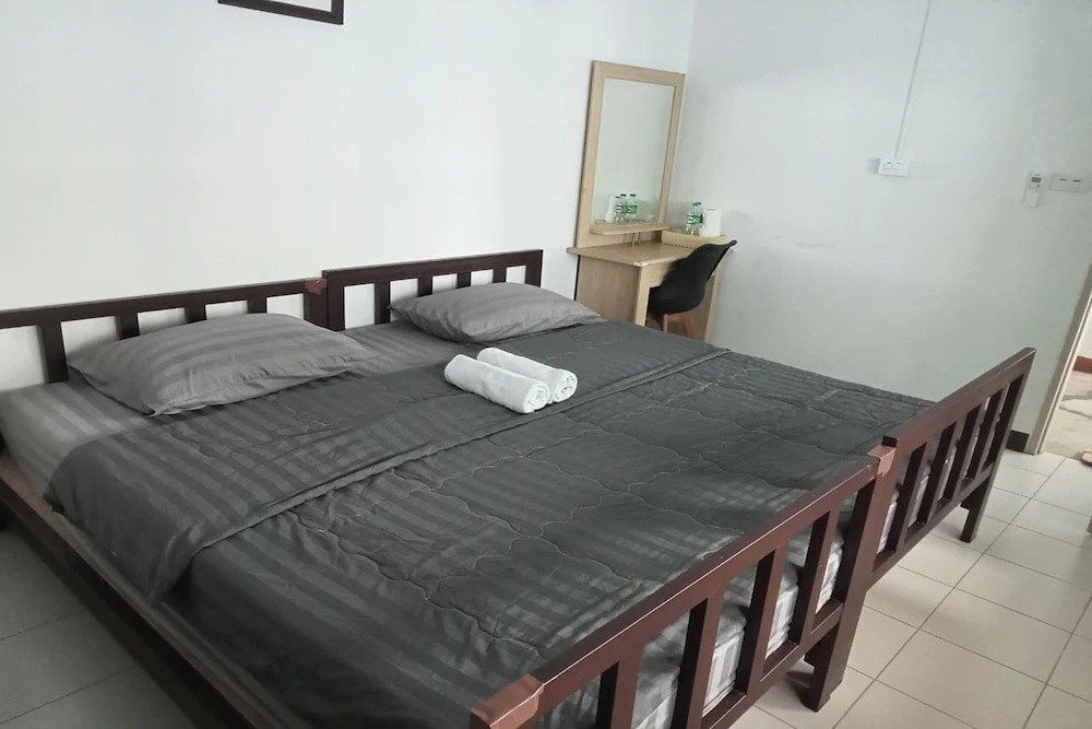Standard Double room with city view (full double bed)