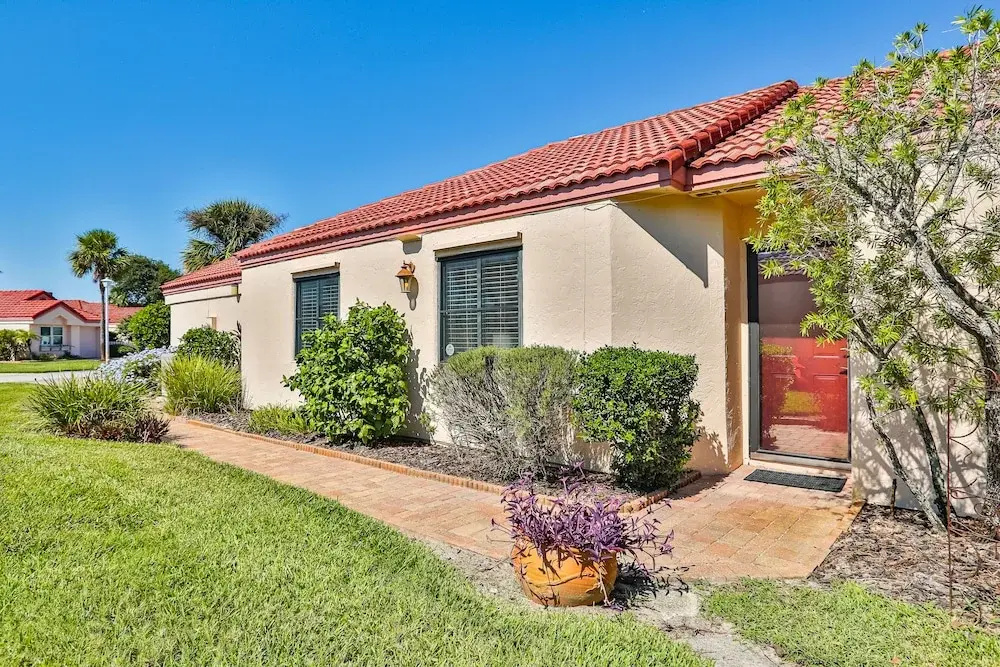 Charming Home With Pool, Patio, Tennis, Central AC, & Washer/dryer