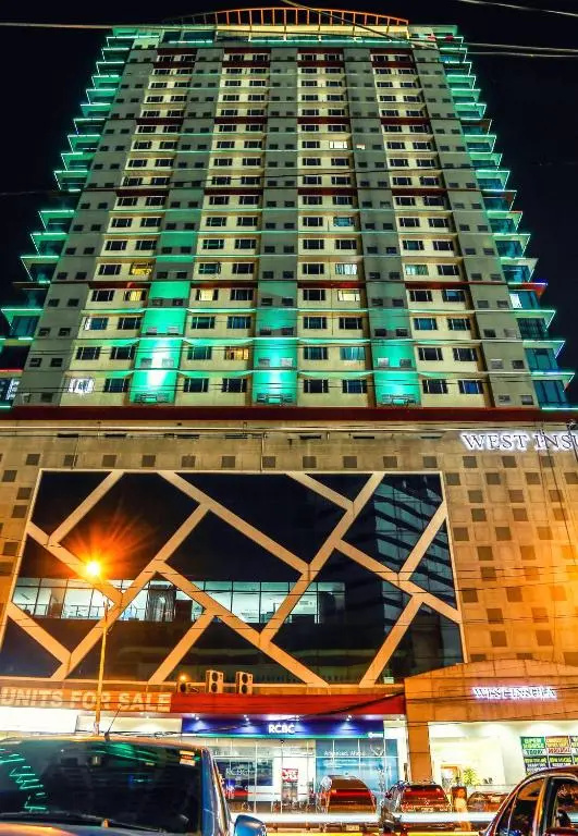 1015 West Insula Suites by AYS