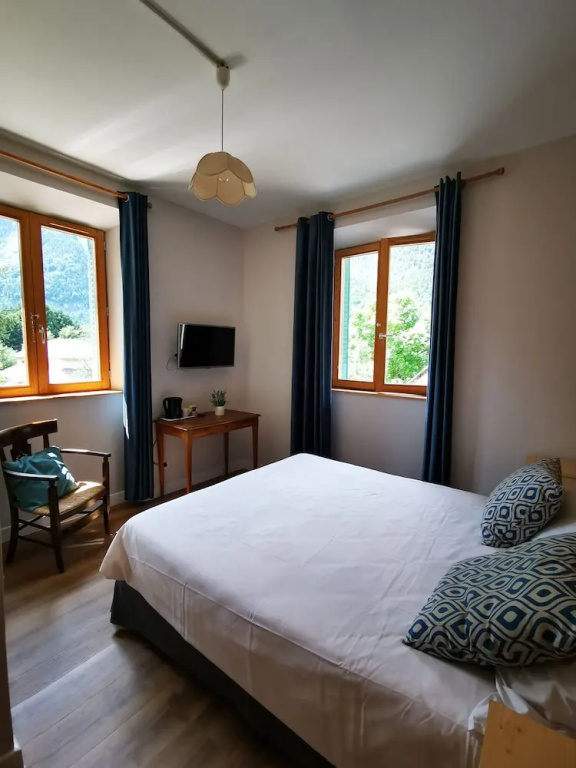 Standard Double room with mountain view (full double bed)