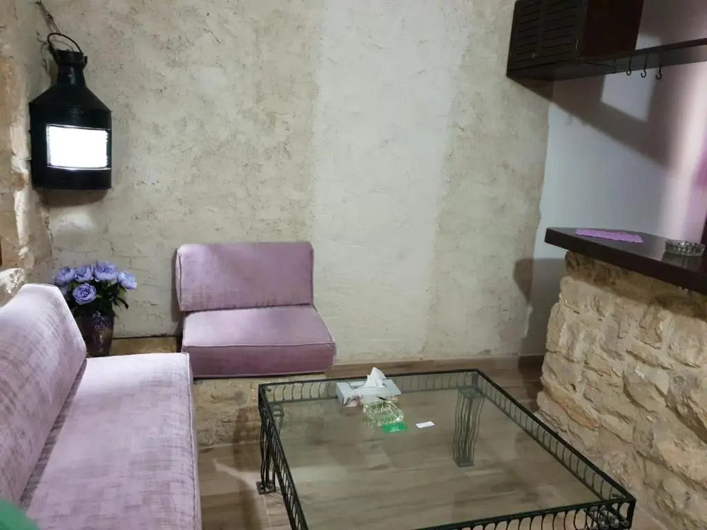Deluxe Double room (full double bed)