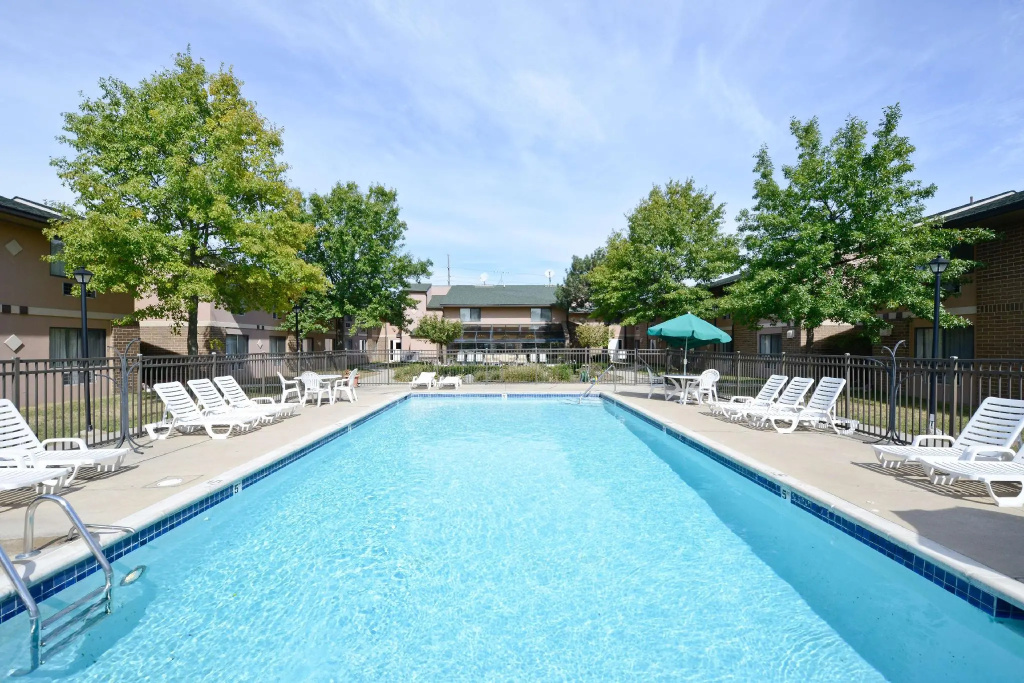 Best Western Detroit Livonia - 5