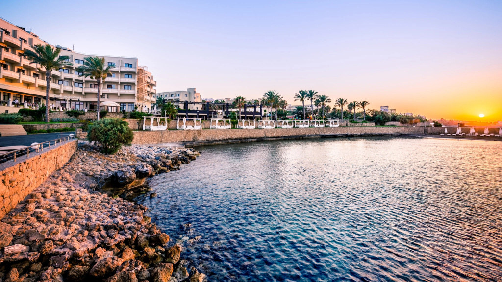 Beach & Waterfront