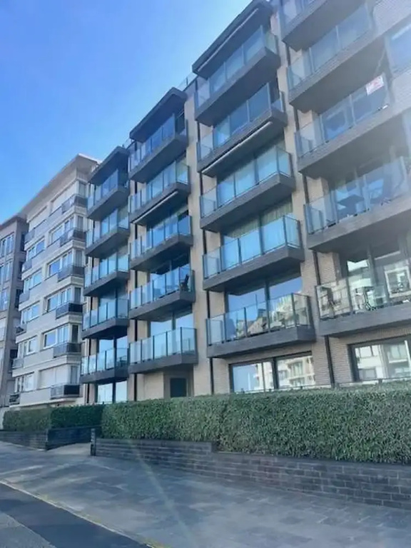 Huswell - Beachfront Apartment With Bike Storage