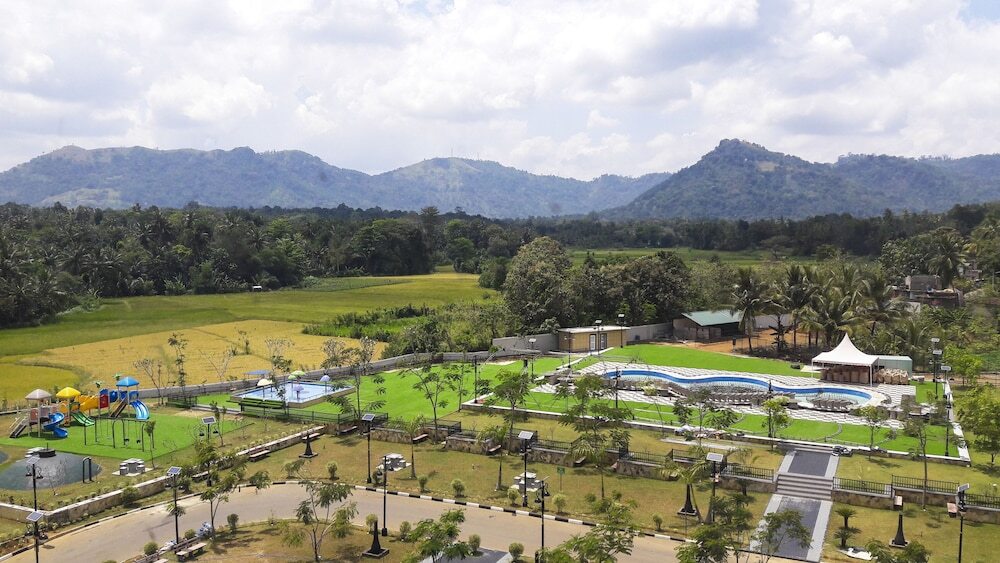 The Grand Mountain Hotel