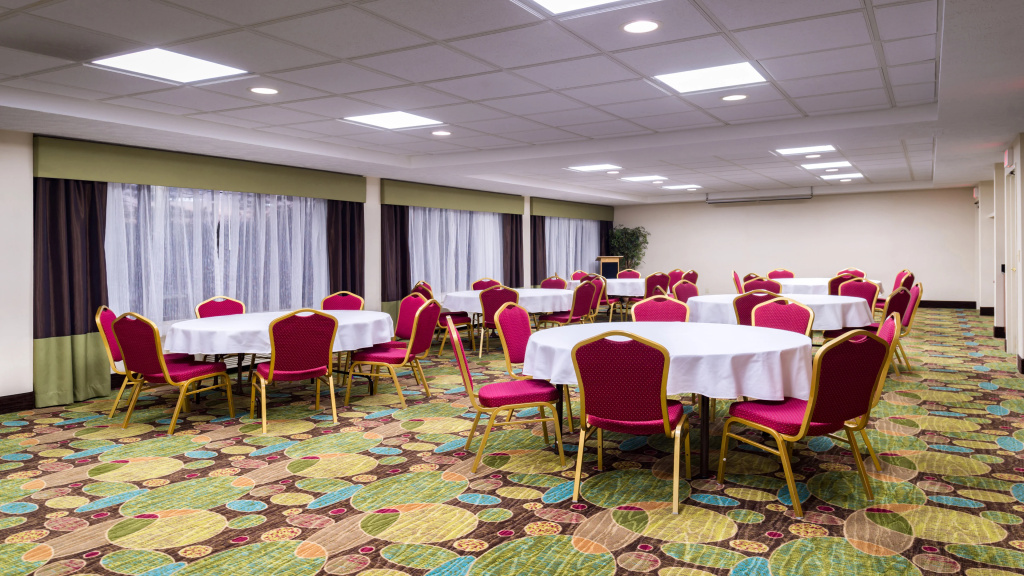 Holiday Inn Hotel & Suites Warren by IHG - Général