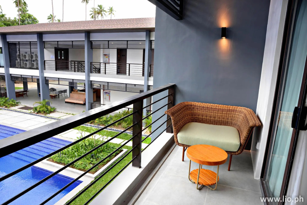 Deluxe Double room with pool view (full double bed)