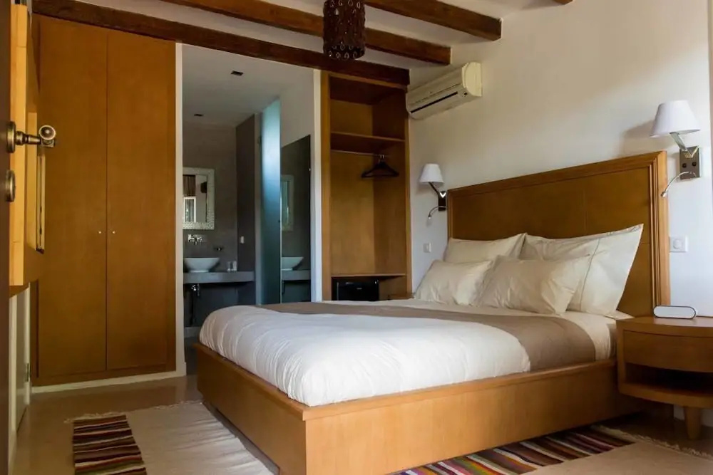 Classic Double room with balcony (full double bed)