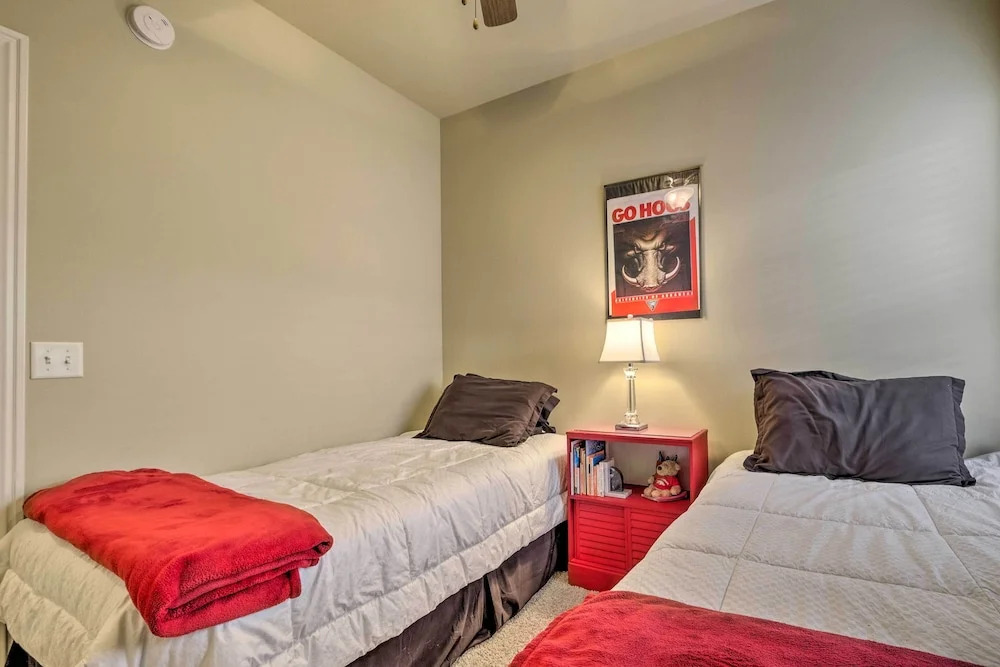 Fayetteville Apt by Univ of Arkansas Campus! — фото 5